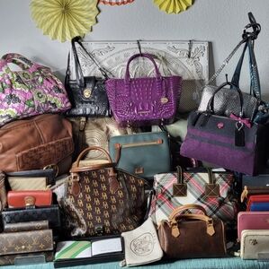 Hobo Leather Kisslock Wallet